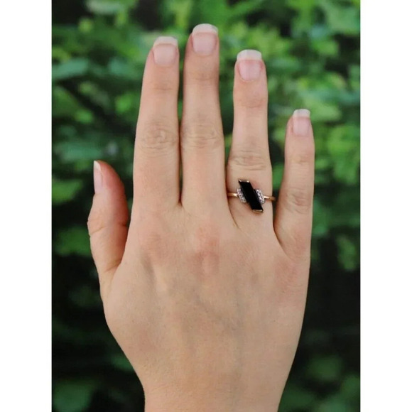 10k Yellow Gold Natural Onyx Ring Size 6 - Picture 2 of 7